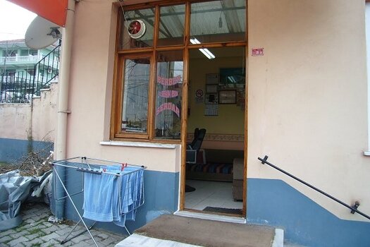 berber-dukkani-girisi-havlular-2702675475.jpg