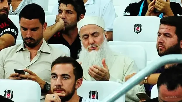 besiktasin_sampiyonlugu_icin_boyle_dua_etti_1493647263_3139.webp besiktasin_sampiyonlugu_icin_boyle_dua_etti_1493647263_3139.webp