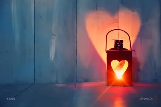 depositphotos_40066125-stock-photo-lantern.webp