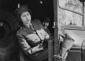 elizabeth-as-mechanic-7.jpg