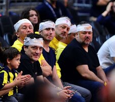 0x0-fenerbahceli-taraftarlardan-senol-gunese-gonderme-1525525211884.jpg 0x0-fenerbahceli-taraftarlardan-senol-gunese-gonderme-1525525211884.jpg